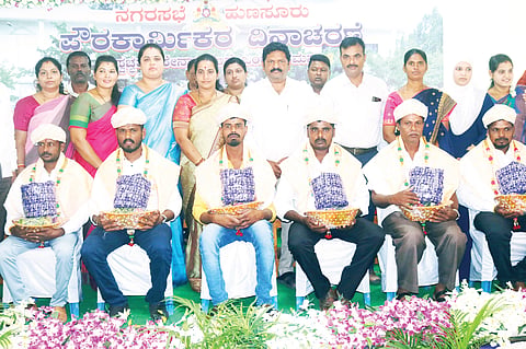 HUN-SEP-27-4(HONOUR TO POURAKARMIKARU)