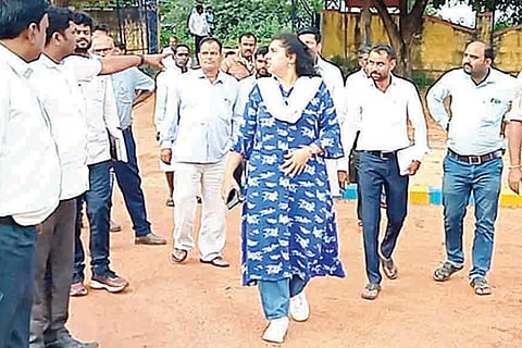 Jagagiragudaduru ZP CEO Visit