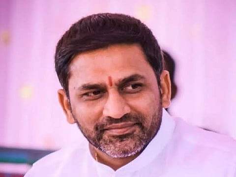 ಸಂಸ್ಕಾರ ಬಿಂಬಿಸಲಿದೆ ಪ್ರಜ್ವಲ್ ಏಕವಚನ : ಪ್ರೀತಂಗೌಡ ತಿರುಗೇಟು