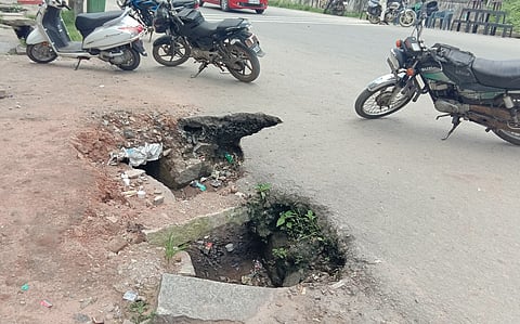 ಜೋಕೆ … ಚರಂಡಿಗೆ ಬಿದ್ದೀರಾ!