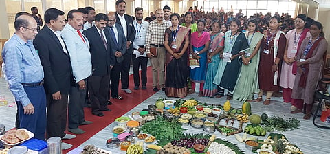 ಪೌಷ್ಟಿಕಾಂಶಯುಕ್ತ ಆಹಾರ ಕೊರತೆ.