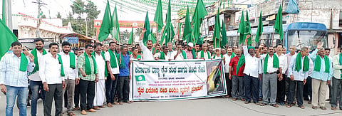 ರೈತ ಸಂಘ ಮತ್ತು ಹಸಿರು ಸೇನೆ ಪ್ರತಿಭಟನೆ