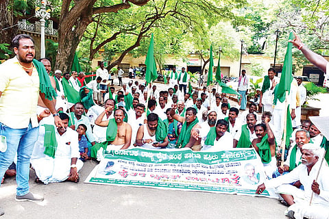031022 Ballari Farers Union Protest