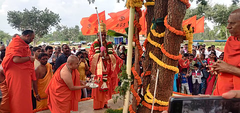 ಕುಂದೂರು ಮಠದಲ್ಲಿ ಶ್ರೀಗಳಿಂದ ಬನ್ನಿ ಪೂಜೆ