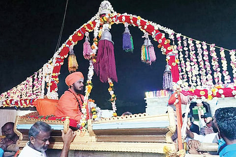 061022 Alavandi Marularadhya Shree Addapallakki