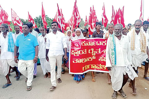 111022 Venkatagiri Narega Wrokers Padayatre