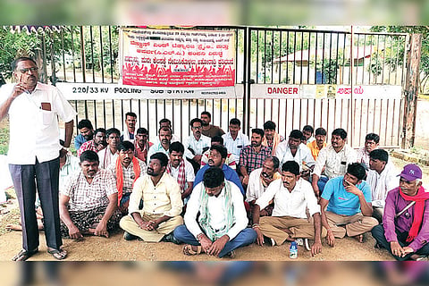 121022 Harakanalu Labours Protest