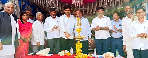 ಸಹಕಾರ ಸಂಘಗಳಲ್ಲಿ ರಾಜಕೀಯ ತರಬಾರದು ; ಡಾ.ಸೂರಜ್ ರೇವಣ್ಣ