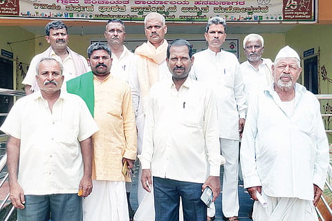 131022 Hanumasagara Gramapanchayat Siege