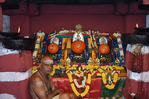 ಹಾಸನಾಂಬೆ ದರ್ಶನೋತ್ಸವಕ್ಕೆ ಸಾವಿರಾರು ಸಂಖ್ಯೆಯಲ್ಲಿ ಭಕ್ತರು ಆಗಮನ