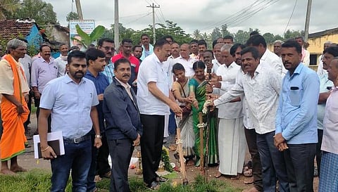 ವಿವಿಧೆಡೆ ರಸ್ತೆ ಅಭಿವೃದ್ಧಿ ಕಾಮಗಾರಿಗೆ ಶಾಸಕ ಚಾಲನೆ