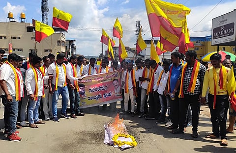 ರಾಷ್ಟ್ರೀಯ ಹೆದ್ದಾರಿ 75 ರ ಅವ್ಯವಸ್ಥೆ ಖಂಡಿಸಿ ಬೃಹತ್ ಪ್ರತಿಭಟನೆ
