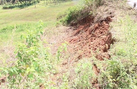 ರಂಗನಾಥಪುರ ಕೆರೆ ಏರಿಯ ಮಣ್ಣು ಕುಸಿತ