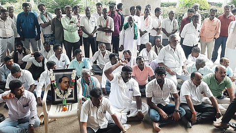 ಹಿತ ರಕ್ಷಣಾ ಸಭೆಗೆ ಆಗ್ರಹಿಸಿ ಪ್ರತಿಭಟನೆ