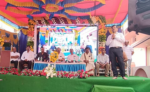 ಅಧಾರದ ಕೈಗಳು ಇವೆ ಎಂಬುದನ್ನು ಮನವರಿಕೆ ಮಾಡಿ: ನಾಗೇಶ್