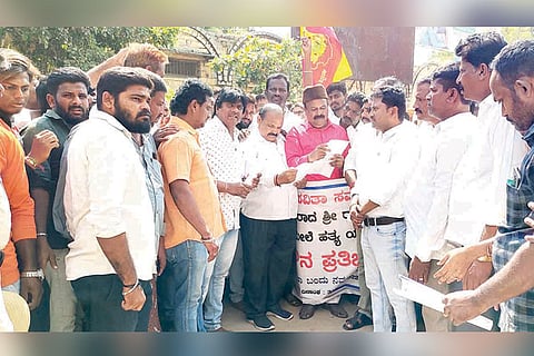 31102022 siraguppa protest