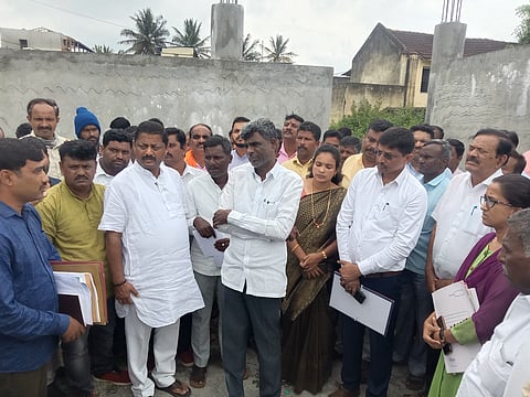 ಅಂಬೇಡ್ಕರ್ ಭವನ ಕಾಮಗಾರಿ ಕಳಪೆ ; ಪುನರಾರಂಭದ  ಭರವಸೆ