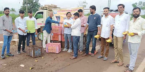 Ahik Bharat Veershaiv Mahasabha Fruit Distribution Photo