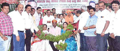Gandge Abhinanadana Samarambh photo
