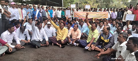 ವಿವಿಧ ಬೇಡಿಕೆಗಳ ಈಡೇರಿಕೆಗೆ ಆಗ್ರಹಿಸಿ ಕಟ್ಟಡ ಕಾರ್ಮಿಕರ ಪ್ರತಿಭಟನೆ