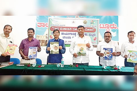 031122 Kotturu Release of vision plan model book