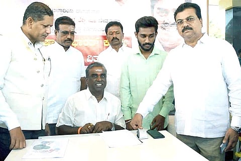 04112022 Bellary Aushman card distribution