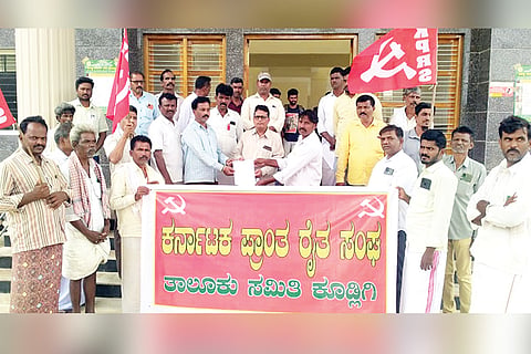 04112022 kudligi formars protest