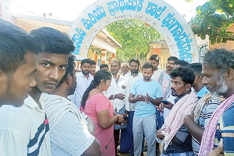 051122 Harpanahalli Sringaratota mentally ill