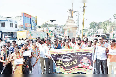 091122 Koppal BJP Protest Aganist Satish Jarikiholi