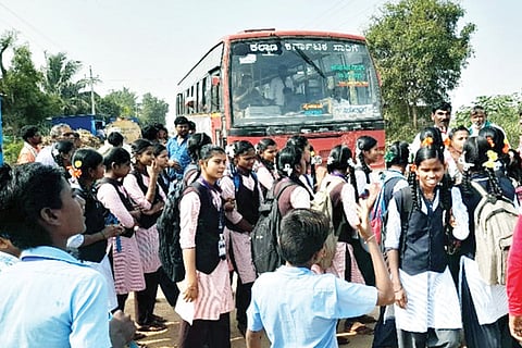 101122 Halavagali Students protest