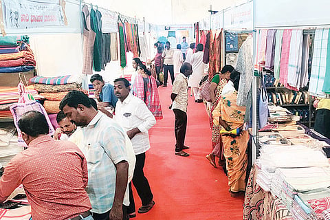 101122 Raichur Khadi Mela