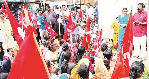 12 vpt1 CPI(M) Protest