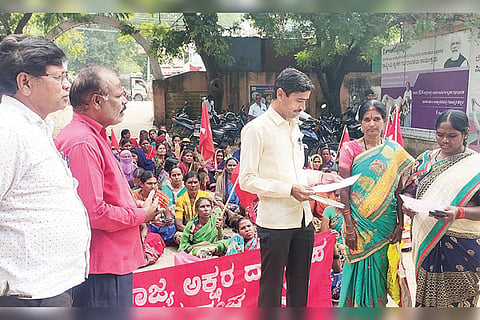 151122 Devadurga Akshara Daasoha Employee protest