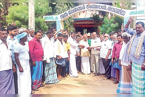 161122 Halavagilu Villagers Protest