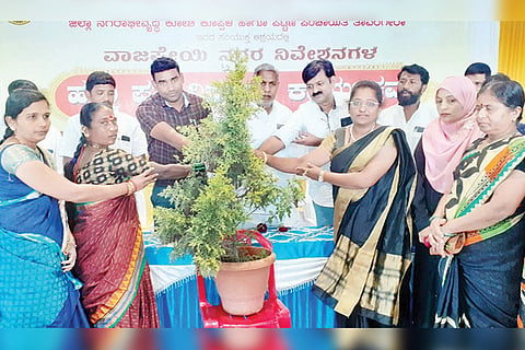 161122 Tavaragera Vajpayee Urban Estates Title Deed Distribution Programme