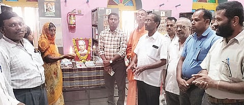 ರಾಮದುರ್ಗದಲ್ಲಿ ಗ್ರಂಥಾಲಯ ಸಪ್ತಾಹ ಆಚರಿಸಲಾಯಿತು. ಮಲ್ಲಿಕಾರ್ಜುನ ಹೆಗ್ಗನ್ನವರ, ಆರ್.ಎಂ. ಪಾಟೀಲ ಇತರರಿದ್ದರು.