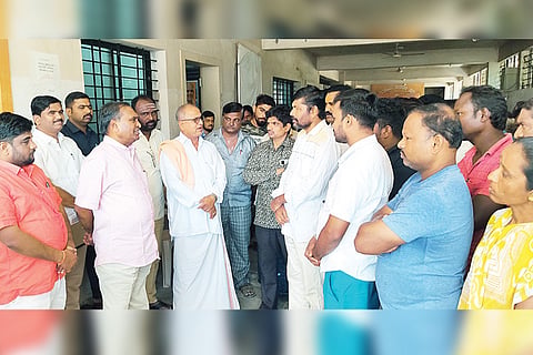 171122 Gangavati Road Side Traders