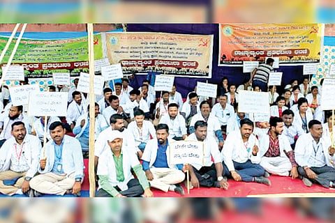 191122 Raichur State Community Health Employees Association Protest