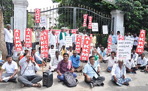 Protest in Mysore by bagarhukum cultivators