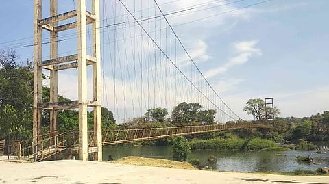 ತೂಗುಸೇತುವೆ ದುರಸ್ತಿ ಕಾರ್ಯ ಮುಗಿಯುವವರೆಗೆ  ನಿಷೇಧಾಜ್ಞೆ: ಎಂ.ಎಸ್. ಅರ್ಚನಾ