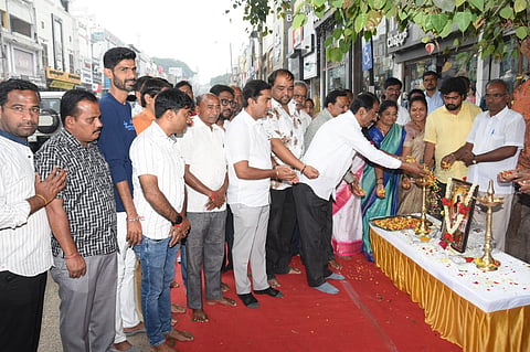 x mla vasu