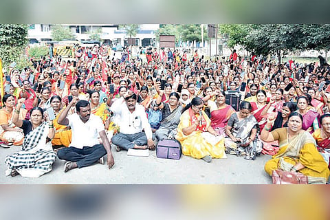 02122022 koppal anganavadi workers protest