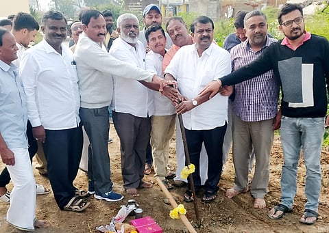ಹಿರೀಸಾವೆಯಲ್ಲಿ ರಾಜಕಾಲುವೆ ನಿರ್ಮಾಣಕ್ಕೆ ಚಾಲನೆ
