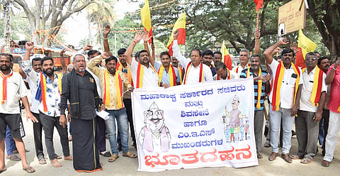 08_12_Mdy_01(Protest)