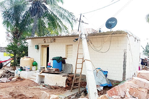 101222 Hanumasagara Electric Pole Broken
