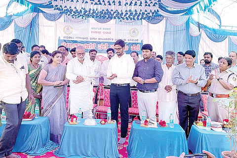 171222 Sindhanuru Village stay of officials in different parts of the district