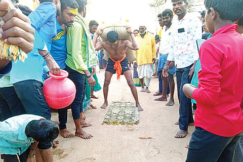 191222 Tumarikoppa Dirghadanda Namaskara
