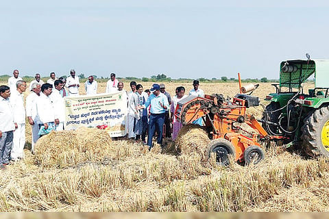 241222 Devadurga Rice straw baler making demonstration