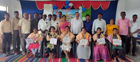 ಪ್ರತಿಭಾವಂತ ವಿದ್ಯಾರ್ಥಿಗಳನ್ನು ಸನ್ಮಾನ