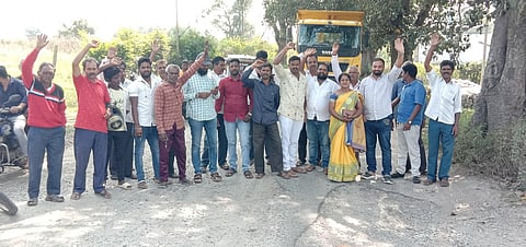 ಬೇಲೂರು -ಬಿಕ್ಕೋಡು ರಸ್ತೆ ದುರಸ್ಥಿಗೆ ಆಗ್ರಹ